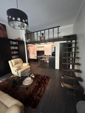 BOSTONA Flat